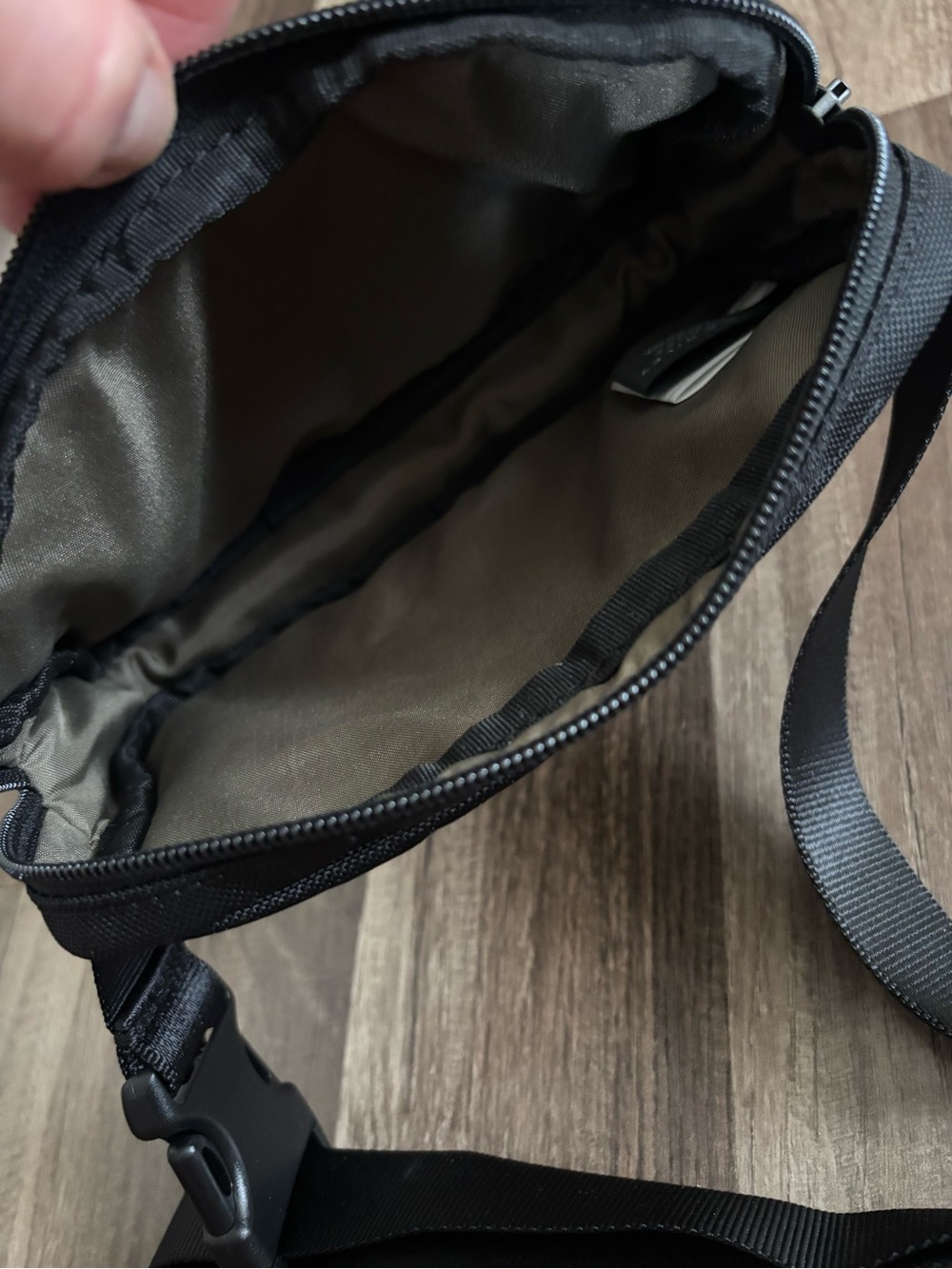 Briggs & Riley sling bag - Picture 8 of 11